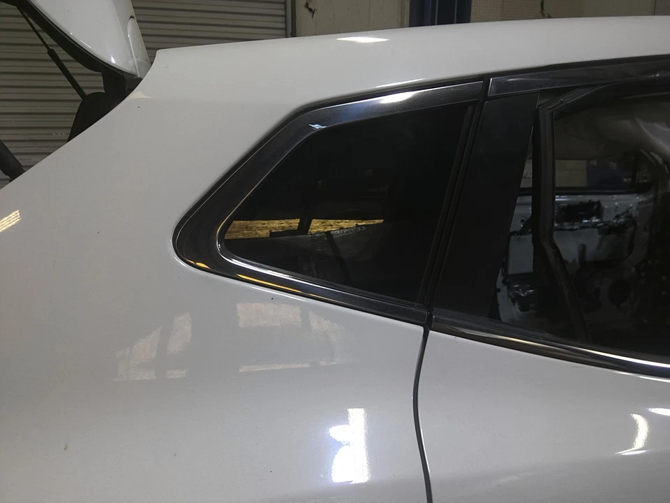 Fits 2017 - 2022 NISSAN ROGUE SPORT RH Passenger Quarter Glass Window OEM Foto 1 de 2