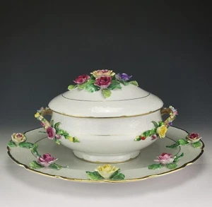 RAYNAUD - Porcelaine Limoges - Soupière et plateau ornés de fleurs en bas-relief - Picture 1 of 22