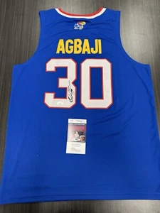Ochai Agbaji signiertes Kansas Jayhawks Trikot JSA COA - Bild 1 von 2
