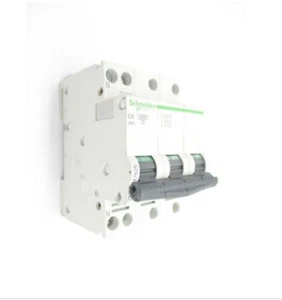 Schneider Magnetotermico C40a 3P+N 6A C 4,5kA - Foto 1 di 3