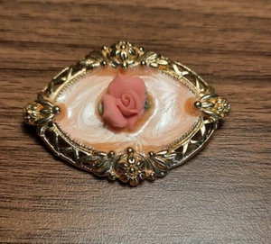 VINTAGE AVON 1989 VICTORIA ROSE BROOCH - Picture 1 of 4