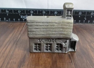 Pewter Carson Christmas Village School Only - Imagen 1 de 5