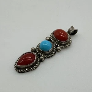 Ciondolo Vintage Nativi Americani SS Turchese + Corallo Rosso Sterling JF - Foto 1 di 4