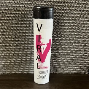 Champú Celeb Luxury Viral Extreme rosa intenso lavado de color 8,25 oz - Imagen 1 de 4