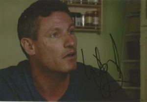 EASTENDERS* DEAN GAFFNEY 'ROBBIE JACKSON' SIGNED 6x4 ACTION PHOTO+COA - Picture 1 of 1