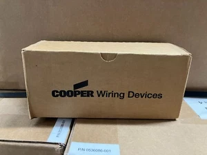 (10) Enchufe de bloqueo de dispositivos de cableado Cooper CWL615P (NUEVO EN CAJA) - Imagen 1 de 2
