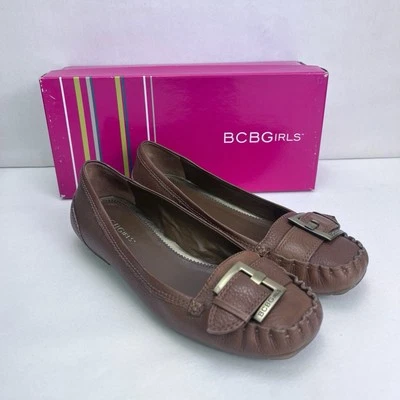 Zapatos planos de cuero marrón BCBGirls para mujer talla 7M hebilla dorada con caja BG-Ferny” Foto 1 de 4