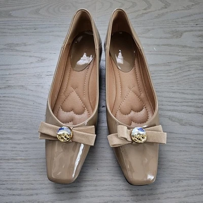 Women Tan Beige Square Toe Kitten Heel Size 8 / European 40 Patent Leather  - Image 1 of 4