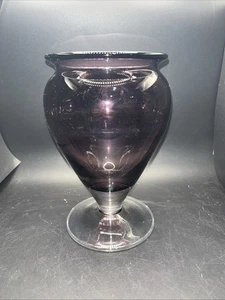 Precioso jarrón de cristal con patas de amatista Country firmado por William Yeoward 8 y 1/2" - Imagen 1 de 4