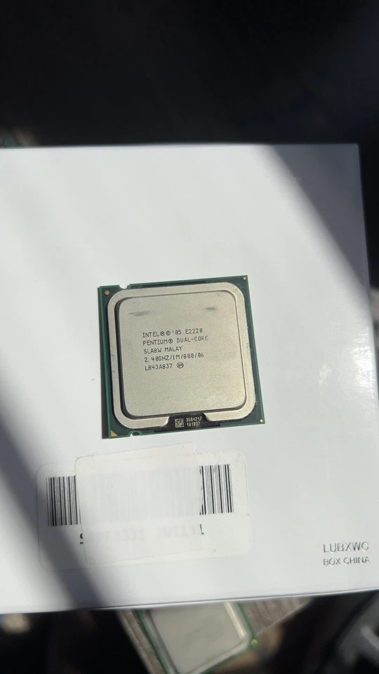 Intel Pentium E2220 2.4GHz Dual-Core (BX80557E2220) Processor - Image 1 of 1