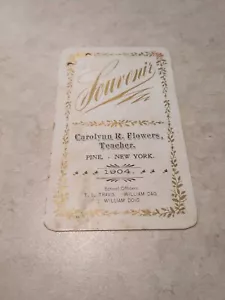Antikes Souvenir vom Lehrer 1904 Carolynn Blumen Kiefer New York Travis Dag - Bild 1 von 2