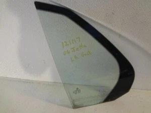 Vidrio de ventilación estacionario trasero del conductor para Volkswagen Jetta Sedán 05-10 - Imagen 1 de 6