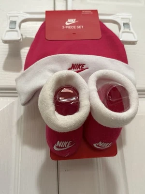 Conjunto de botas y gorro para bebé niña Nike || Talla: 0-6 meses Foto 1 de 4