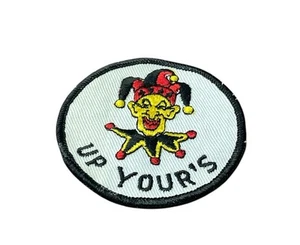 Patch rotonda 3” vintage anni 70 Up Yours Jester Joker ricamata NOS mai usata - Foto 1 di 3