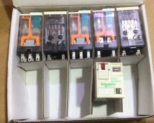 6 x Schneider Electric RXM4AB2BD Miniature Circuit Breakers 24V - 6A - Picture 1 of 2
