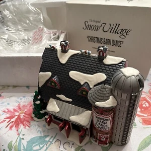 DEPT 56 Original Snow Village Christmas 97 Barn Dance #54910 Old Stock mit Box Neu - Bild 1 von 19