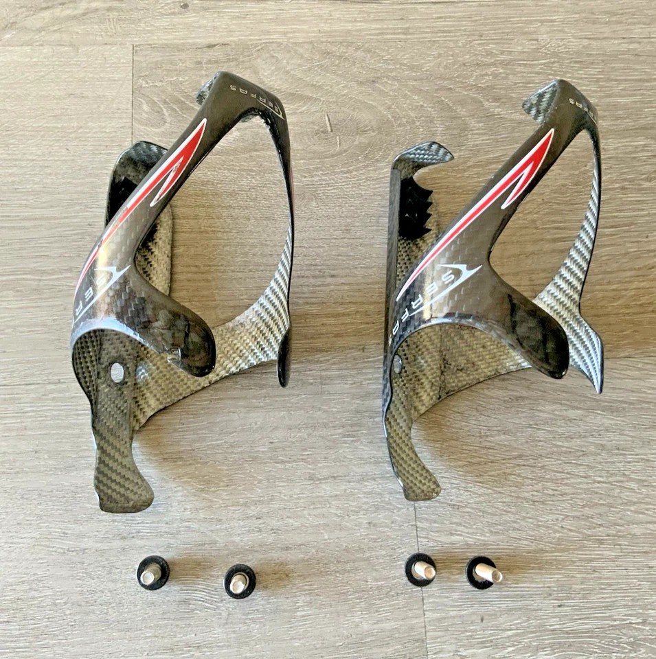 JAULAS PARA BOTELLAS DE AGUA DE CARBONO SERFAS (2) NEGRAS 58 GRAMOS HERRAJES INCLUIDOS Foto 1 de 4