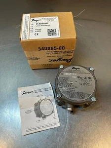 Dwyer 114050-02 Pressure Switch 1950G-0-B-120-NA (4D-19) - Picture 1 of 8