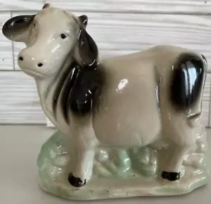 Estatuilla Retro Cerámica Vaca Lechera Granja 6" L x 5" H x 2.5" W - Hecha en Brasil - Imagen 1 de 5