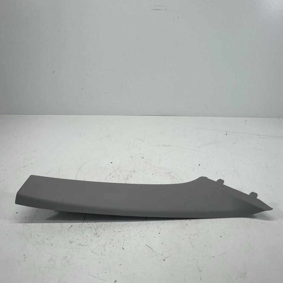 OEM 2018-2024 CHEVROLET EQUINOX PARA-BRISA LATERAL DIREITO UM PAINEL DE COBERTURA DE ACABAMENTO DE PILAR - Imagem 1 de 4