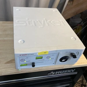 Fuente de luz de xenón endoscopia Stryker X7000 - Imagen 1 de 12