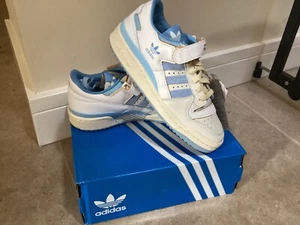 ZAPATILLAS ADIDAS FORUM 84 BAJAS LG TALLA 5UK NUEVAS CON ETIQUETAS BLANCO ROTO AZUL EN CAJA - Imagen 1 de 7