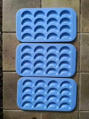   3 blaue Silikonbackformen  für Vanille Kipferl von QVC - Bild 1 von 4