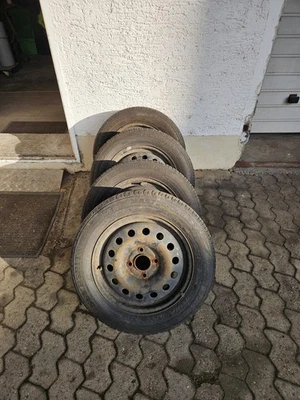 15 Zoll Winterräder auf Stahlfelgen Ford Fiesta JHH JHHL JGH 195/60R15 - Bild 1 von 4