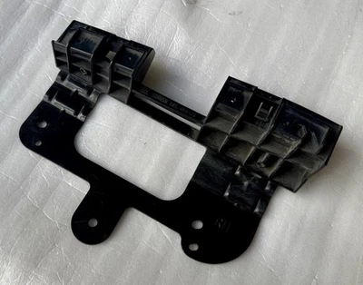  OEM Nissan Sentra 2013-2015 HEADLIGHT RIGHT SIDE LOWER BRACKE 18145502 Foto 1 de 4