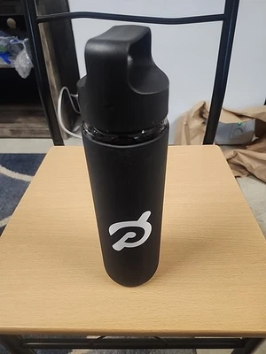 Стеклянная бутылка для воды Peloton — 16 унций Бутылка с нескользящим силиконовым рукавом - новый - Изображение 1 из 4