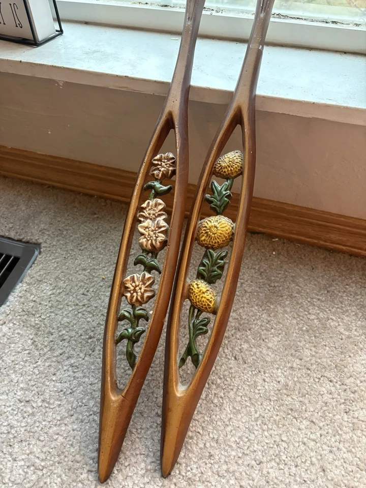 "Par de placas de pared vintage de aluminio fundido GM Midwest de 20"" - MCM floral de mediados de siglo"  Foto 1 de 4