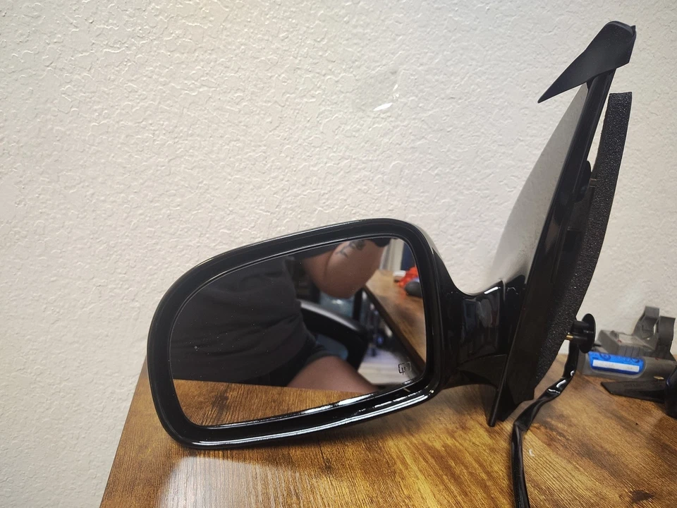Driver Side Mirror For Ford Windstar 99-00 - Image 1 of 4