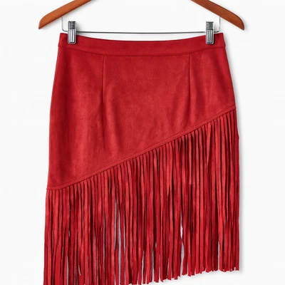 Saia Feminina Blush Noir Vermelha Camurça Falsa Franja Tamanho P Western Boho Festival - Imagem 1 de 4