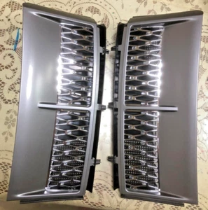 MIT GRAY/CHROMED SIDE FENDER VENT GRILLE L322 SUPERCHARGED MODEL 2006-2012 - Bild 1 von 6