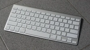 Clavier sans fil QWERTY Apple Magic Keyboard A1314, IPad Mac, Bluetooth - Photo 1/2