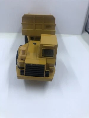 Caterpillar D350D Articulating Quarry Dump Truck by ERTL 1:64Scale Diecast Metal - Image 1 of 4