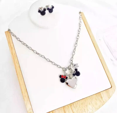 Conjunto de colar e brinco de aço inoxidável inspirado em Mickey e Minnie Mouse - Imagem 1 de 4