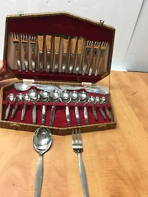 Sipelia Sheffield England 28pc Stainless 18/8 Flatware Set Service for 6 w/case - Image 1 of 4