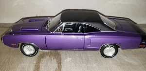 GMP/ACME EXCLUSIVE 1970 SUPER BEE WITH BLACK STRIPE AND VINYL TOP - SUPERB!! - Picture 1 of 8