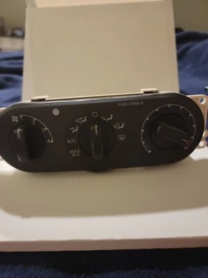 Mercury Mariner Ford Escape Climate Control 2002 2003 2004 2005 2006 2007 - Image 1 of 4