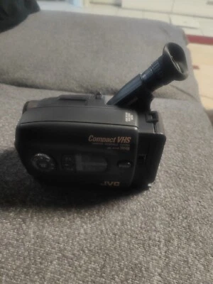 Camcorder JVC GR- AX 48E Kompakte VHS-Kamera Top Zustand  - Bild 1 von 4