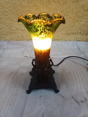 Vintage Tiffany Stil Tulpe Glas Lampe mit Cherubs auf dem Boden - Bild 1 von 4