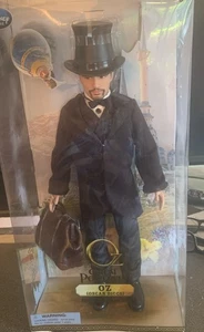 Disney Store exklusive Oscar Diggs Zauberer Puppe OZ der Große und Mächtige NEU  - Bild 1 von 2