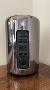 Mac Pro, 6 Core Xeon E5 3.5 GHz , D500 3GB GPU, 64GB RAM, 2TB SSD - Picture 1 of 2