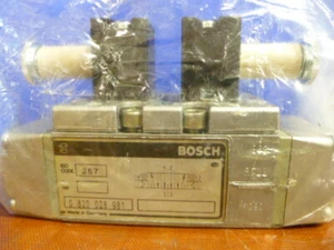 BOSCH 0-820-028-981 Pneumatic Solenoid Valve - Picture 1 of 1