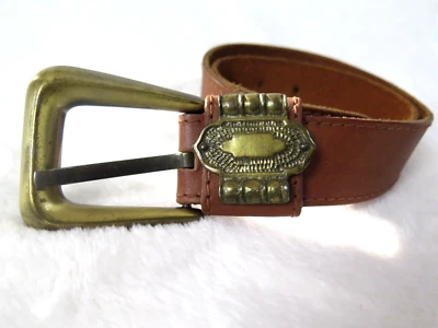 Cinturón de cuero para mujer pequeño marrón ÚNICO detalle de latón 34" de largo cuero de vaca genuino Foto 1 de 4