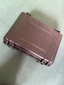 Medium, unbranded, hard peli case with foam inserts - Picture 1 of 8