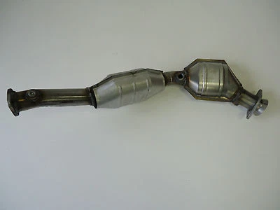 1998 1999 2000 2001 2002 Ford Crown Victoria 4.6L V8 Right Catalytic Converter - Image 1 of 4