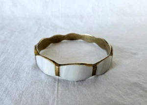 Vintage Brass & Mother Of Pearl Bangle Bracelet Tapered Width Scalloped Edges - Picture 1 of 6