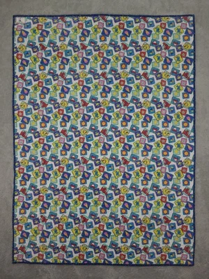 Edredón reversible para bebé hecho a mano loros y calle Sésamo 36X49 Foto 1 de 4